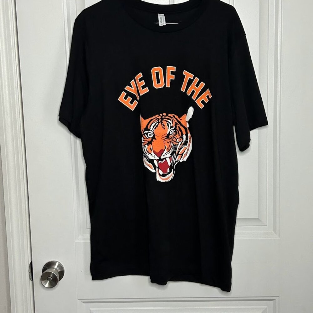 "Eye of Tiger" Graphic T-Shirt XL
